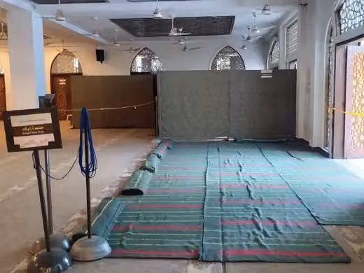 Masjid Araam Gah