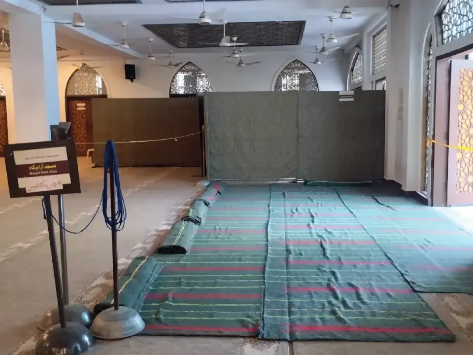 Masjid Araam Gah community rest area